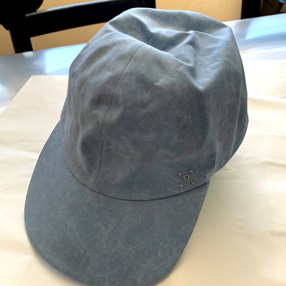 Lululemon hat, one size fits most
